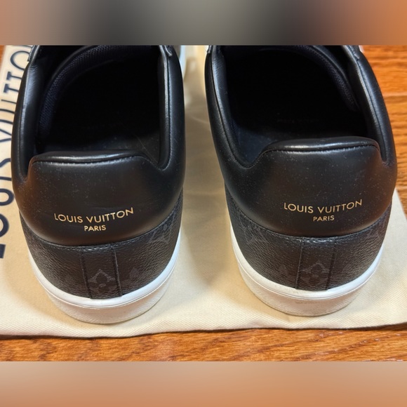 louis vuitton sneaker shoes for men. size 9UK 10 US in black color, used 4 times - Picture 6 of 12